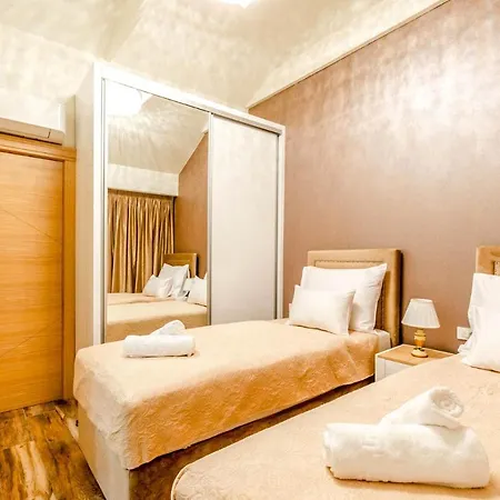 Villa Medvinjak Sleeps 8 With Pool Air Con And Wifi