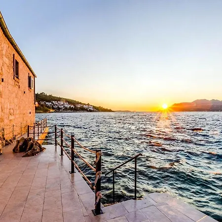 Villa Medvinjak Sleeps 8 With Pool Air Con And Wifi *
