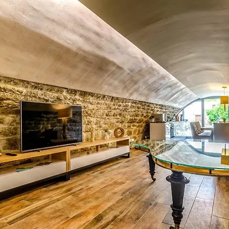 Medvinjak Sleeps 8 With Pool Air Con And Wifi *