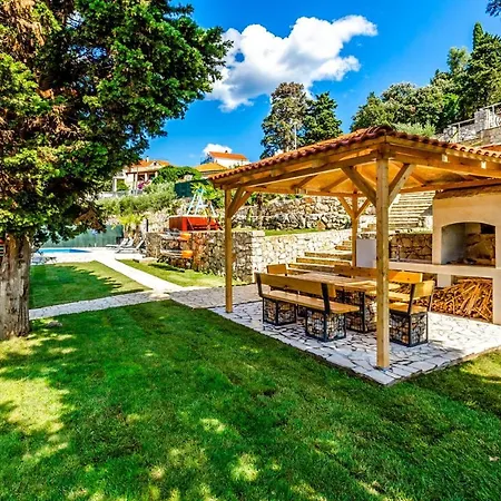 Medvinjak Sleeps 8 With Pool Air Con And Wifi *