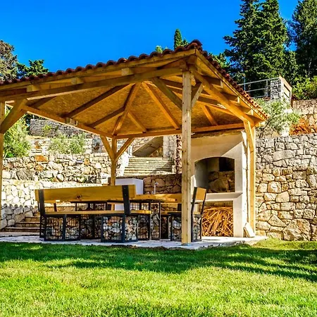 Villa Medvinjak Sleeps 8 With Pool Air Con And Wifi *