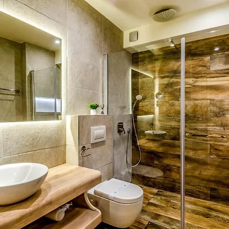 Medvinjak Sleeps 8 With Pool Air Con And Wifi *