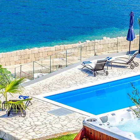 Medvinjak Sleeps 8 With Pool Air Con And Wifi