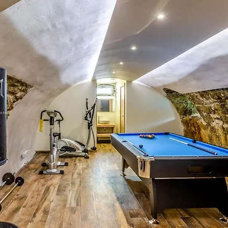 Medvinjak Sleeps 8 With Pool Air Con And Wifi