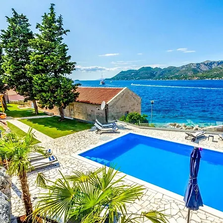 Medvinjak Sleeps 8 With Pool Air Con And Wifi