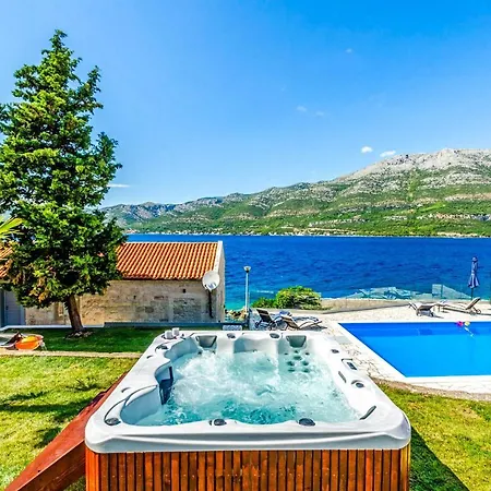 Villa Medvinjak Sleeps 8 With Pool Air Con And Wifi *