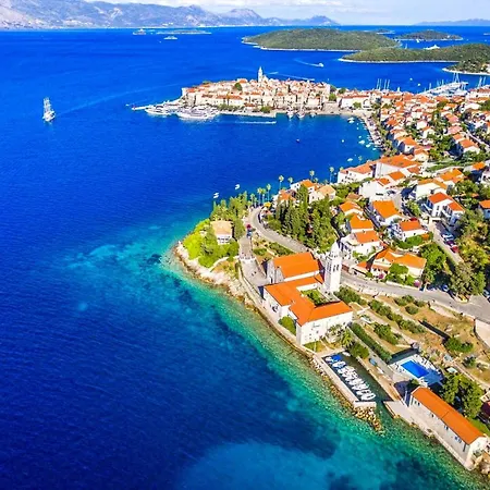 Villa Medvinjak Sleeps 8 With Pool Air Con And Wifi