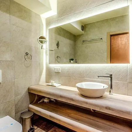 Villa Medvinjak Sleeps 8 With Pool Air Con And Wifi *