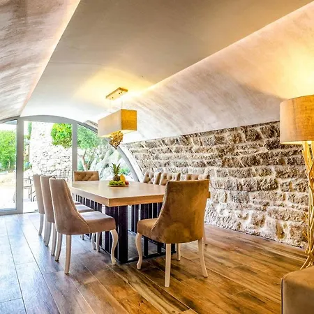 Villa Medvinjak Sleeps 8 With Pool Air Con And Wifi Korčula