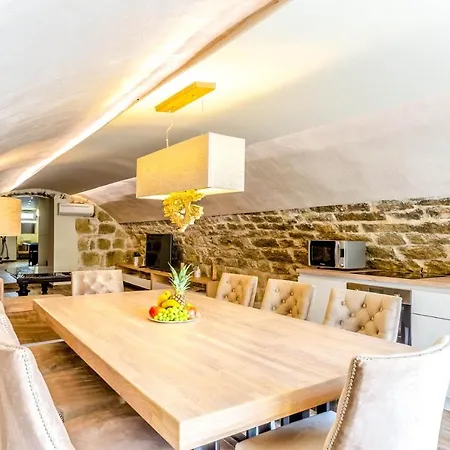 Medvinjak Sleeps 8 With Pool Air Con And Wifi *